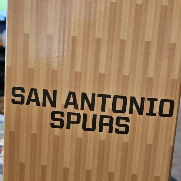 San Antonio Spurs Bobblehead - Picture 7 of 12